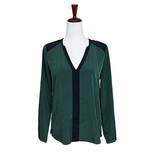Vince Camuto V-Neck Long Sleeve Blouse. Green and Black. Size XS #1321 - Picture 1 of 5